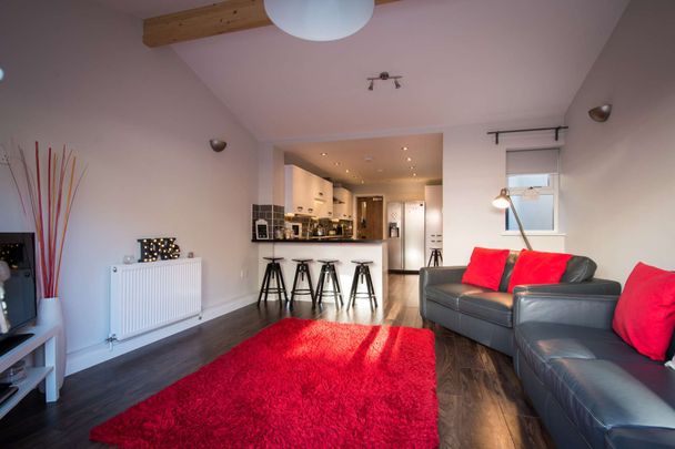 Modern with beautiful original features - Photo 1