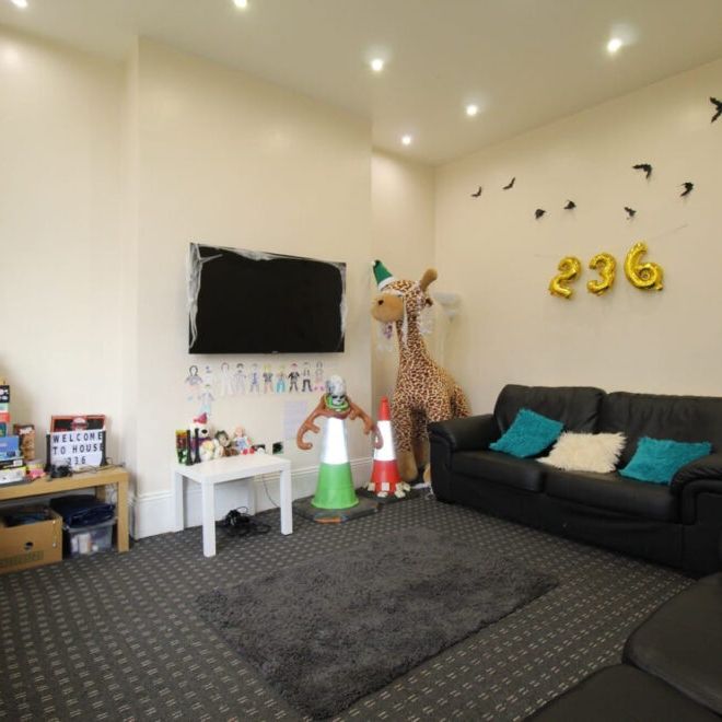 236 Kirkstall Lane, Leeds, LS6 3DP - Photo 1