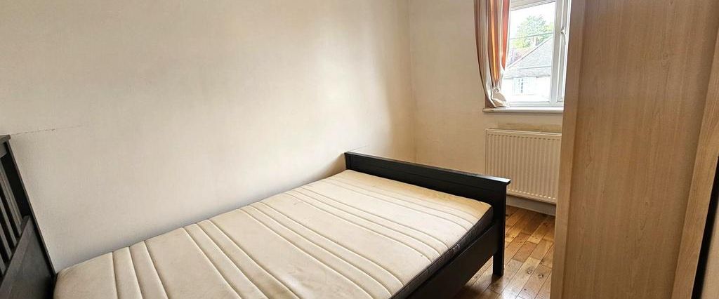 1 bedroom in a flat share to rent - Photo 1