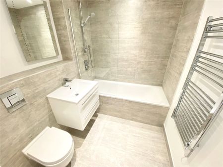 2 bedroom Flat in Parkview House, - Photo 4