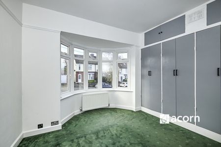 Bungalow to rent - Eastcourt Lane, Gillingham, ME8 - Photo 4