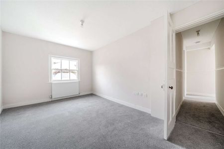 Elegant period townhouse in the heart of Winchester. - Photo 4