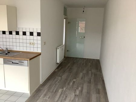 Wohnglück - Frisch sanierte - ansprechende 3-Zi.-Wohnung mit Balkon und Einbauküche - Foto 2