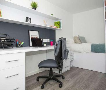 The Pavement, Popes Lane, London, W5 - Photo 1