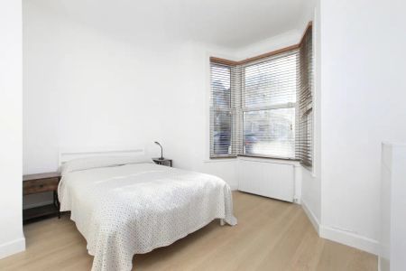 1 bedroom flat in Wandsworth - Photo 2