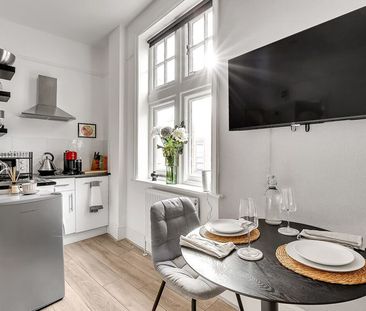 Kensington High Street - Photo 3