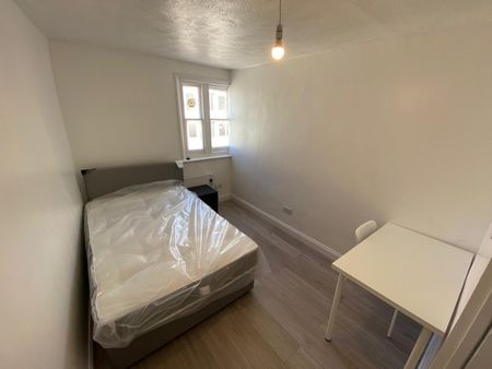 2 Bed Flat, Western Road, BN3 - Photo 2