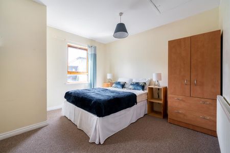 4 bedroom end of terrace house to rent - Photo 2