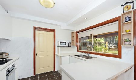 UNIQUE FAMILY HOME IN THE HEART OF EASTWOOD - Photo 3