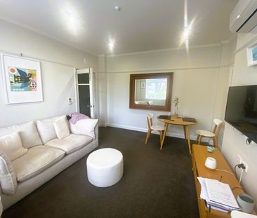 Gem on Oriental! - Photo 1