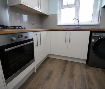 3 bedroom flat to rent - Photo 4