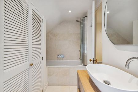 1 bedroom mews to rent - Photo 4
