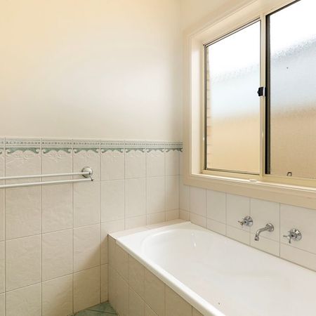 5-bedroom shared house / townhouse, Eton Avenue - Photo 4