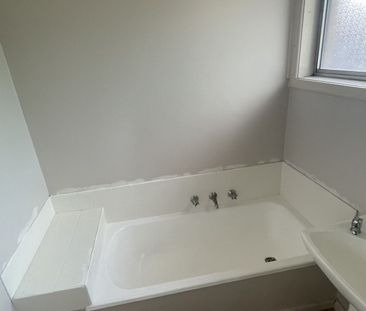 Comfortable 2-Bedroom Unit - Photo 5