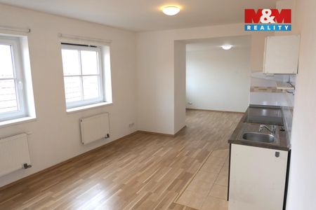 Pronájem bytu 1+kk a garsoniéry 38 m² - Photo 2