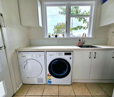 GORGEOUS FULLY FURNISHED PROPERTY - 6 MONTH LEASE - Photo 5