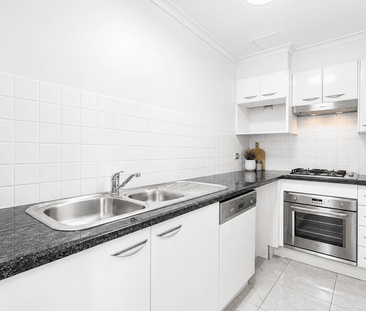 Resort-Style Apartment in the Heart of Chatswood - Near Station! - Photo 3