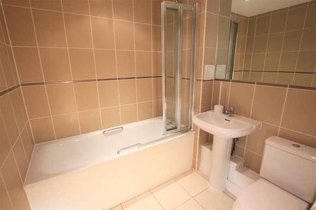 Woking, Surrey, GU21 - Photo 4