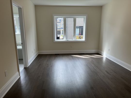For Lease - 84 Tempel Street, Richmond Hill, Ontario - Photo 1