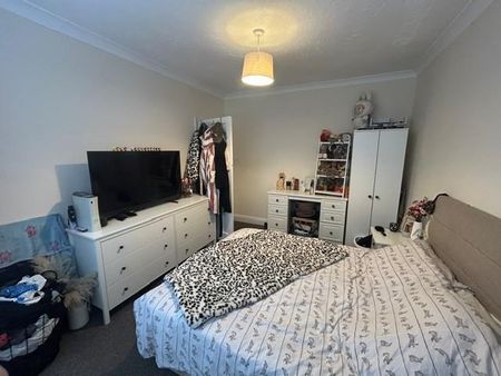 2 bedroom semi-detached bungalow to rent - Photo 2