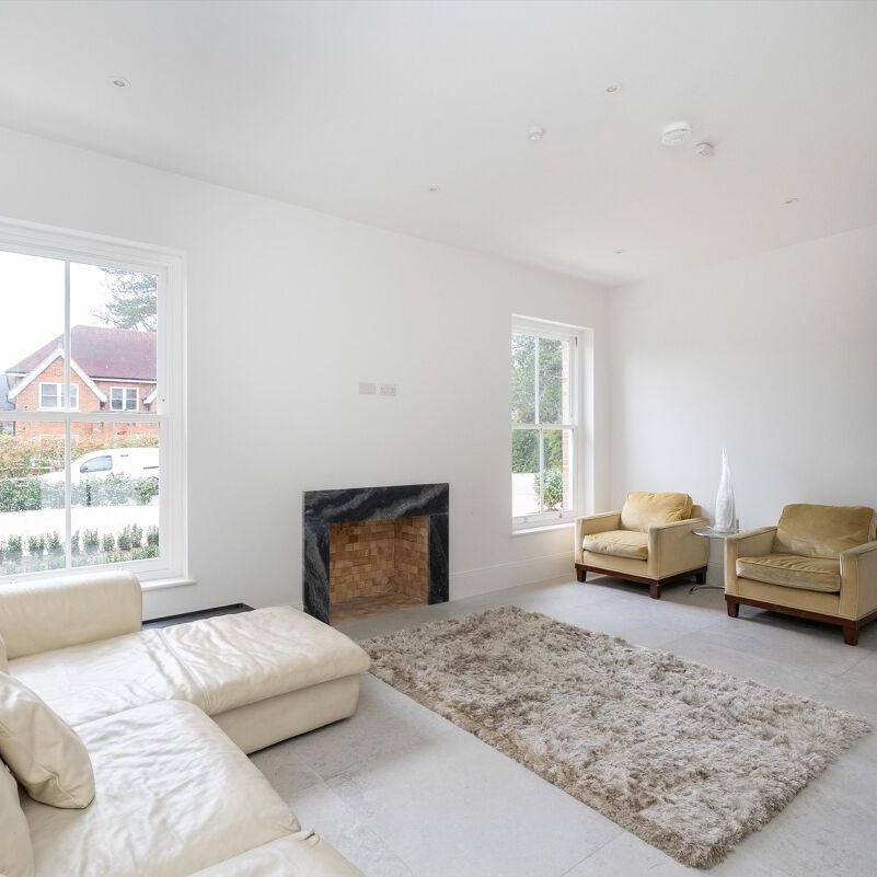 **SOLE AGENT** Available to rent, an impressive newly built Georgian style home finished to a high specification in Cobham, KT11. - Photo 1