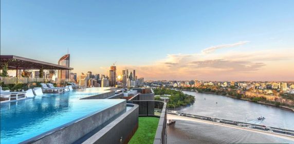 Luxury Two-Bedroom Apartment with Resort-Style Rooftop Facilities - Photo 2