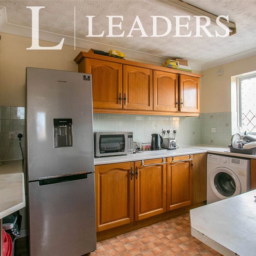 5 bedroom house to rent Baverstock Road, Poole, BH12 - Photo 1