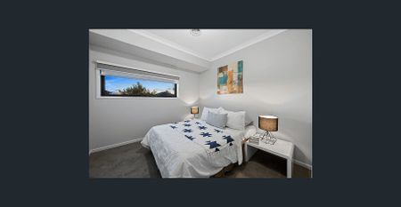 Stylish Family Living in a Prime Williams Landing Location - Photo 4