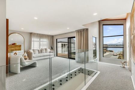 Furnished luxury family home in Hobsonville ... - Photo 2
