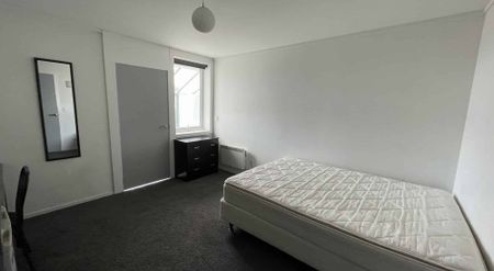 1 Room Available 2025 - Photo 3