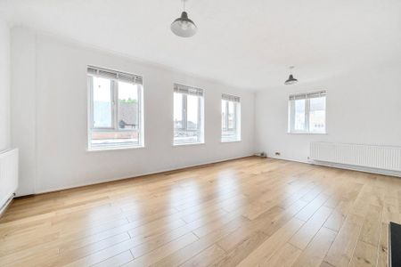 3 bedroom flat to rent - Photo 5