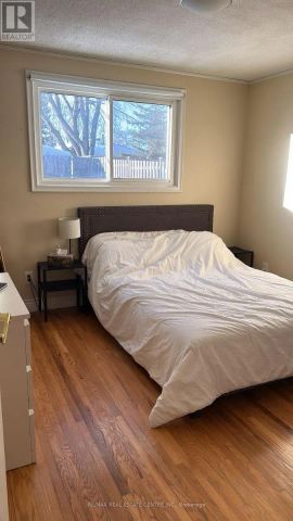 55 YORKDALE CRESCENT - Photo 4