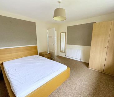 4 bedroom semi-detached house to rent - Photo 6