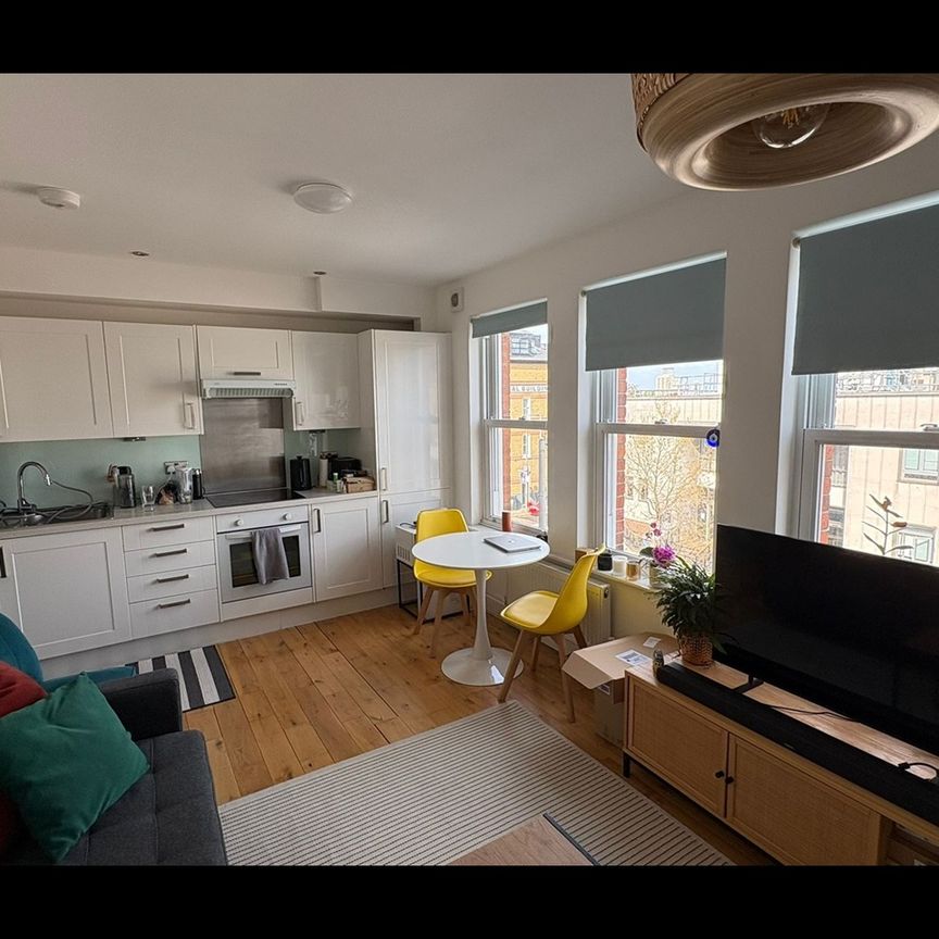 1 Bed Flat, Lavender Hill, SW11 - Photo 1