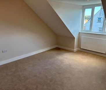4 bedroom detached house to rent - Photo 2