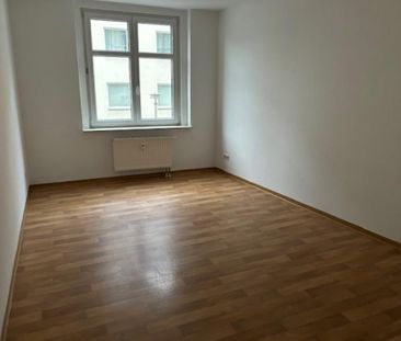 Nähe Helios-Klinikum - attraktive & große 3 Zimmerwohnung mit Einba... - Photo 1