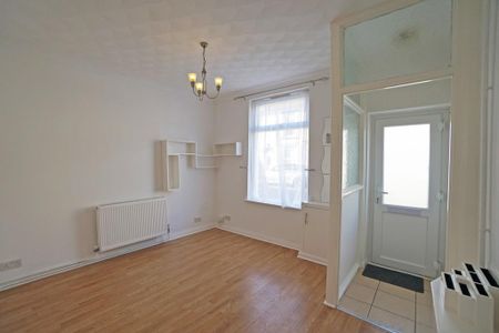 2 bedroom terraced house to rent - Photo 4