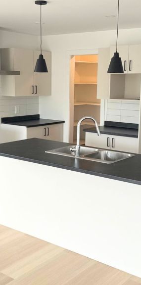 Grand 5 ½ Neuf| Idéal Pour Famille - Photo 1