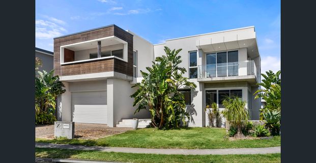 Architectural Coastal Sanctuary - Photo 1