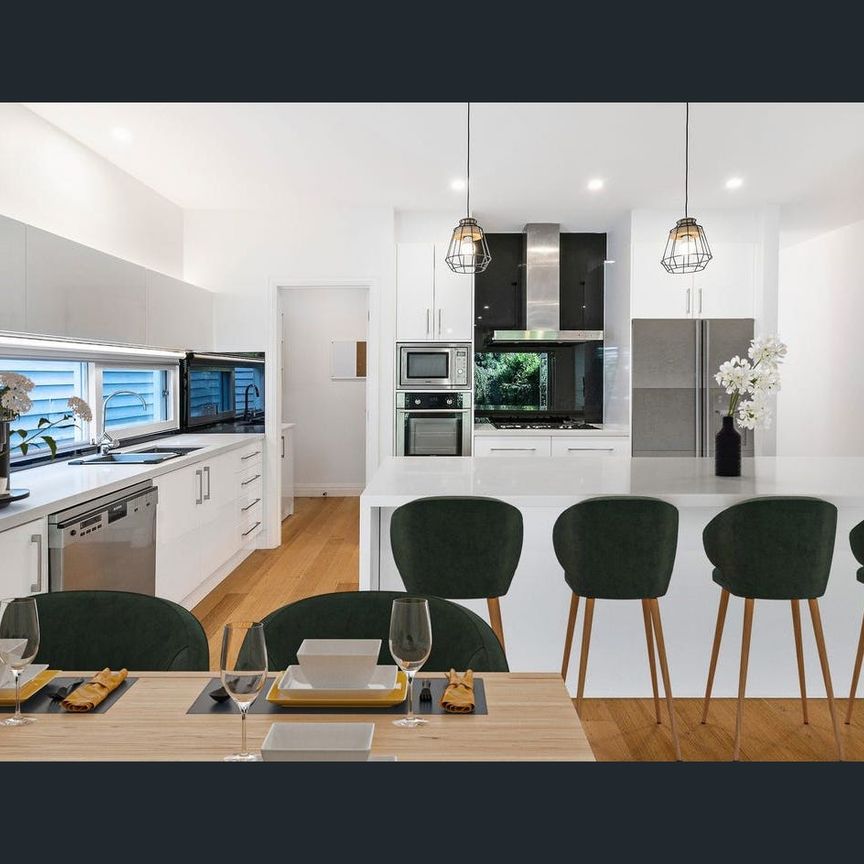 Victorian Elegance Meets Contemporary Comfort - Photo 1