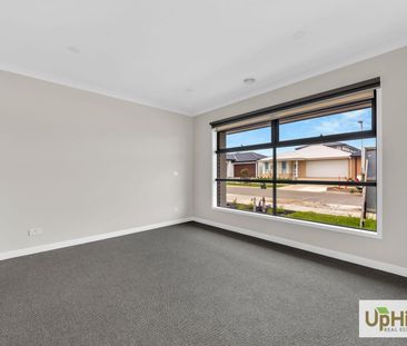 For Rent — Brand New Modern 4-Bedroom Family Home 7 Monstera Street... - Photo 4