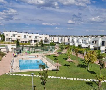 Jardín privado, diseño y luz | Chalet de esquina único en Boadilla - Photo 3