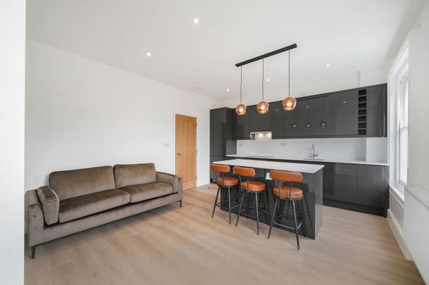 Isledon Road, London, N7 - Photo 1