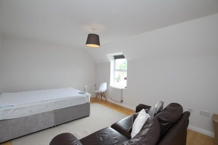 4 bedroom terraced house to rent - Photo 4