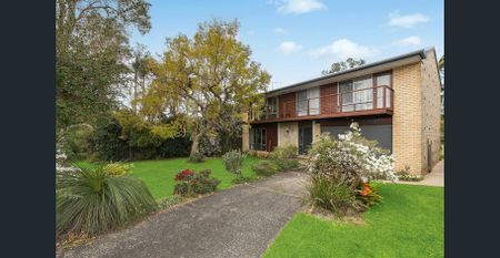 Lovingly kept family home located in golden triangle - Photo 5