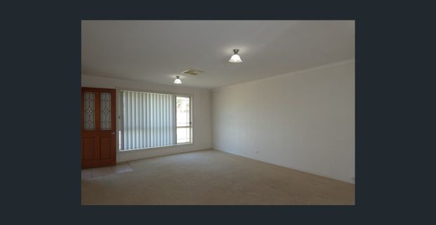 TOWNHOUSE GEM! - Photo 1