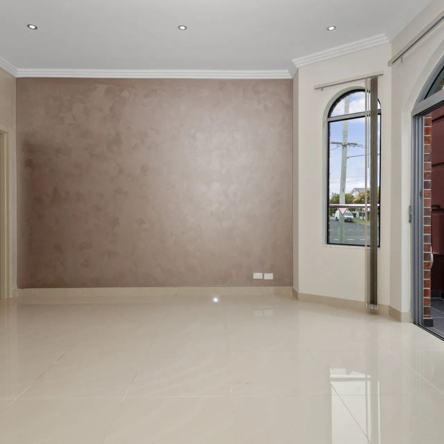 Spacious Family Residence! - Photo 1