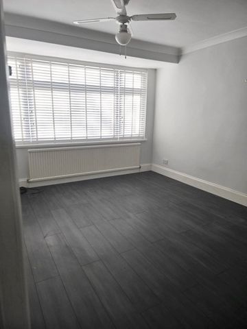 Upper Rainham Road, Hornchurch, RM12 4EY, Property for rent - Photo 3