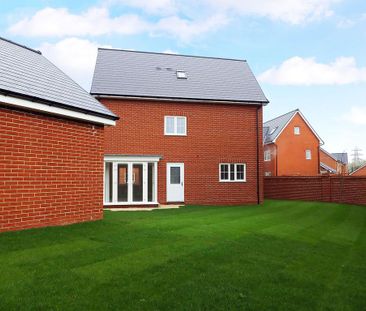 4 bedroom detached house to rent - Photo 2