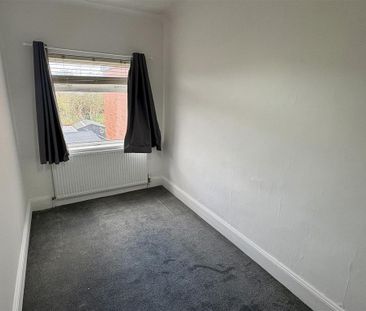 3 bedroom end of terrace house to rent - Photo 2